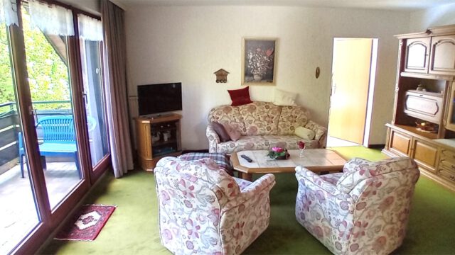 16 Wohnzimmer