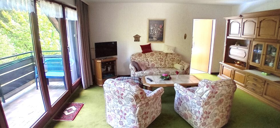 16 Wohnzimmer