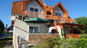 Doppelhaushälfte aktuell vermietet mit Kamin,Terrasse, massiven Nebengelass und Gartenanteil+